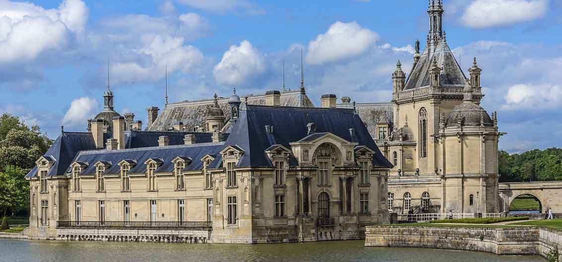 Le château de Chantilly et ses Ecuries